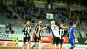 Fotbalisté Českých Budějovic se radují z gólu