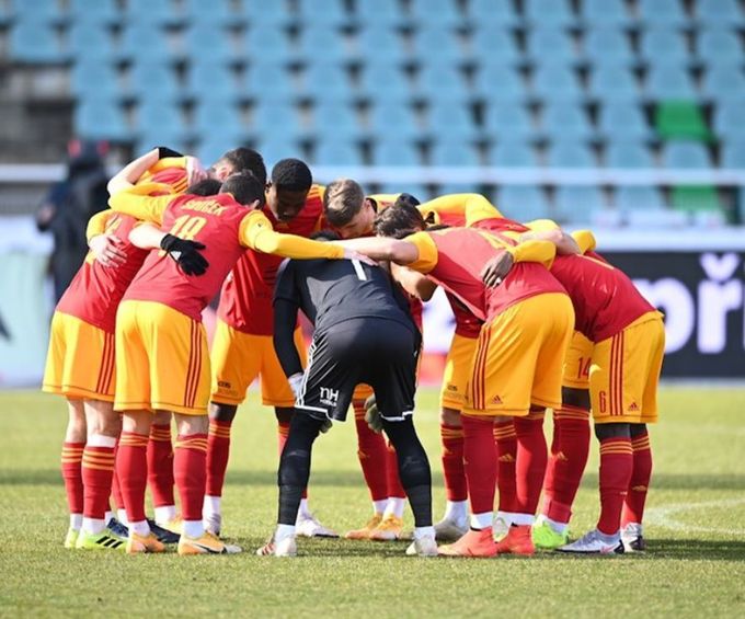 Dukla jde do karantény, odkládá dva zápasy. Problém i pro jednadvacítku Dukla jde do karantény, odkládá dva zápasy. Problém i pro jednadvacítku