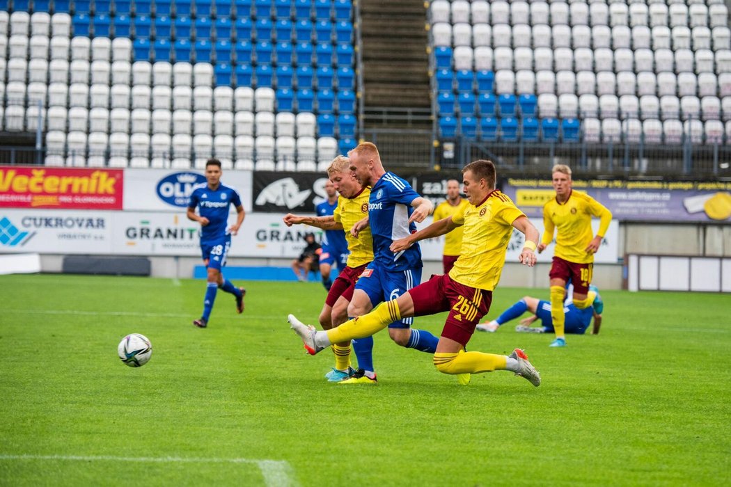 Nováček druhé fotbalové ligy Olomouc B vstoupila do sezony domácím vítězstvím 1:0 nad rezervou Sparty