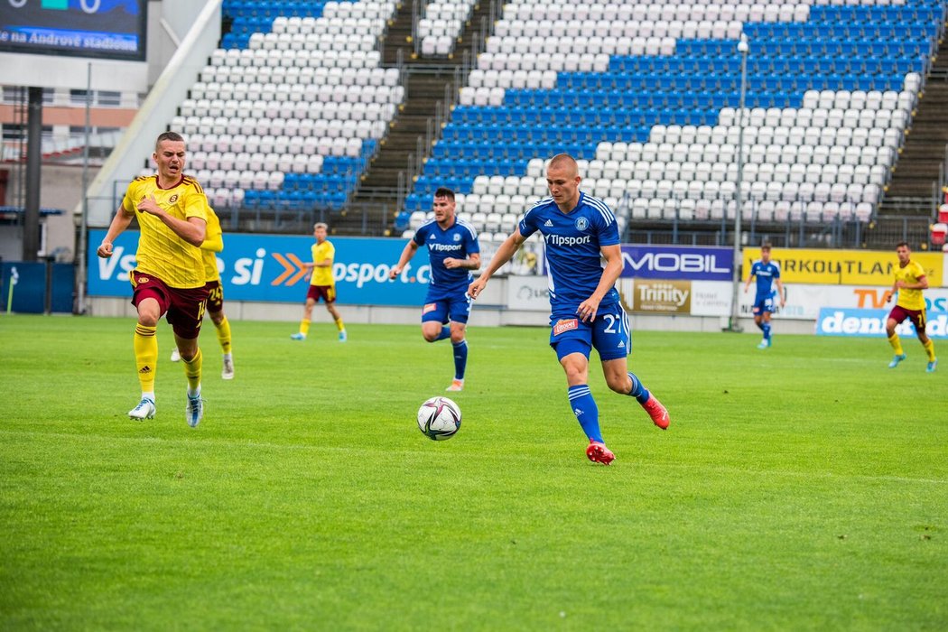 Sparťanská rezerva v Olomouci nezačala dobře, Večerka v pokutovém území fauloval Zifčáka a ve 22. minutě dostal červenou kartu