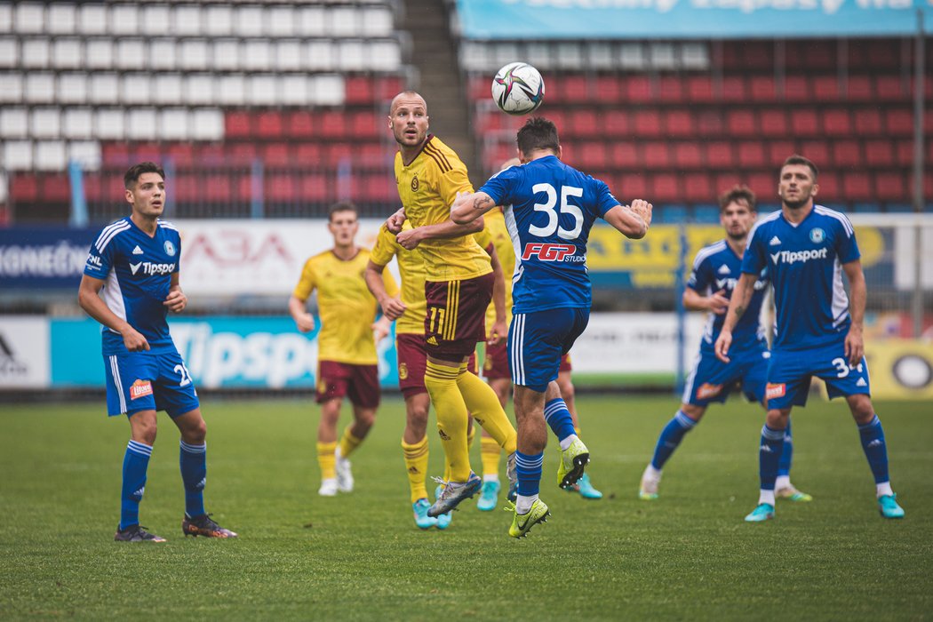 Nováček druhé fotbalové ligy Olomouc B vstoupila do sezony domácím vítězstvím 1:0 nad rezervou Sparty