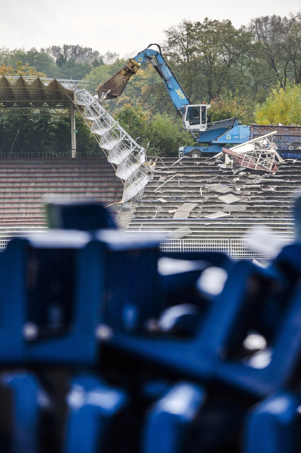 V Hradci Králové se začal demolovat stadion, tradiční &#34;lízátka&#34; čeká výrazná rekonstrukce