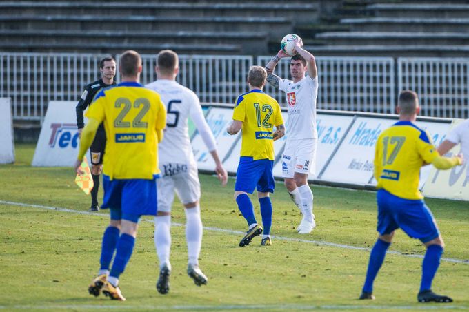 Temný den favoritů ve druhé lize: Hradec s Líšní bez výhry, Ústí třetí Temný den favoritů ve druhé lize: Hradec s Líšní bez výhry, Ústí třetí