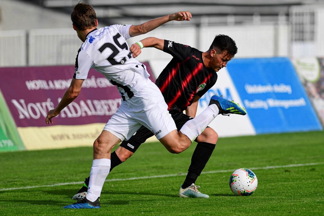 Fotbalisté Hradce Králové deklasovali v souboji týmů bojujících o baráž o postup do nejvyšší soutěže Žižkov