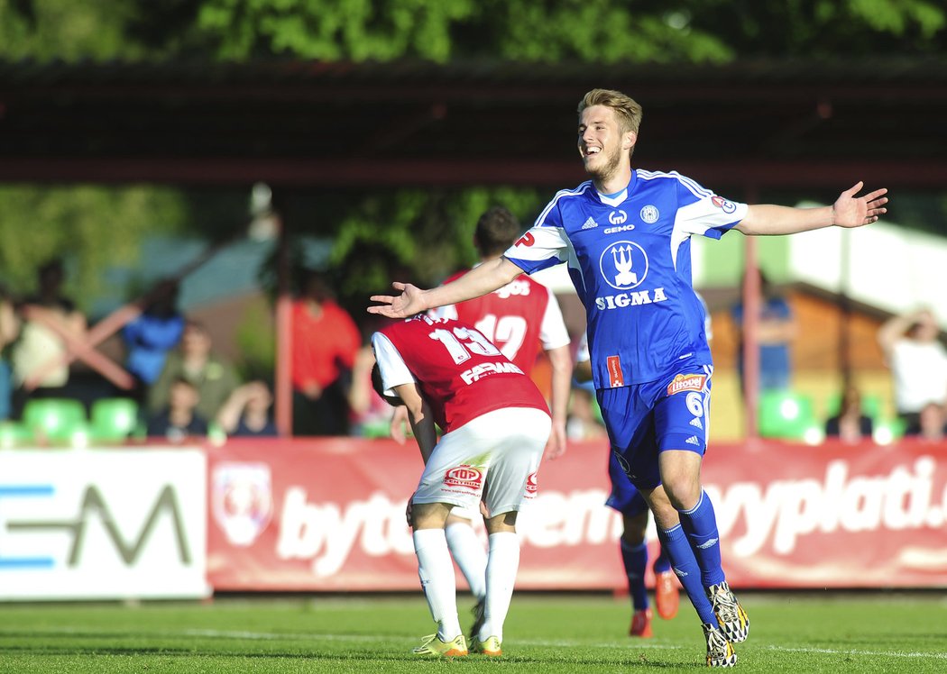 Jakub Plšek se raduje z gólu v dresu druholigové Sigmy Olomouc