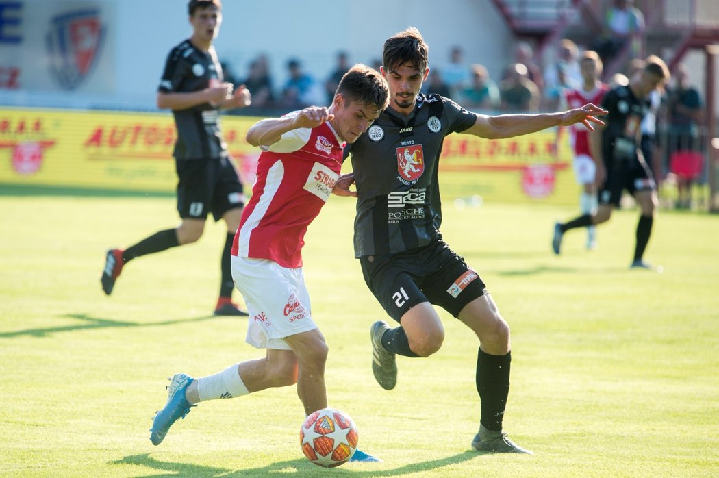 Utkání druhé ligy mezi Pardubicemi a Hradcem Králové, které skončilo nerozhodně 0:0