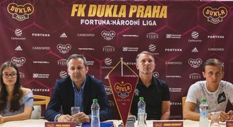 Omlazená Dukla jde do druhé ligy. Rodinný klub? To zmizí, tvrdí ředitel