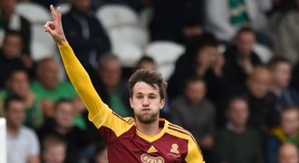 Dukla draží dresy z duelu se Celtikem, hrdina Hanousek stojí tisícovku