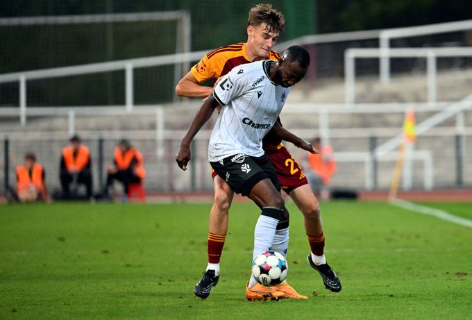 MOL Cup ONLINE: Dukla - Jablonec 0:1. Jawo poslal z penalty hosty do vedení MOL Cup ONLINE: Dukla - Jablonec 0:1. Jawo poslal z penalty hosty do vedení