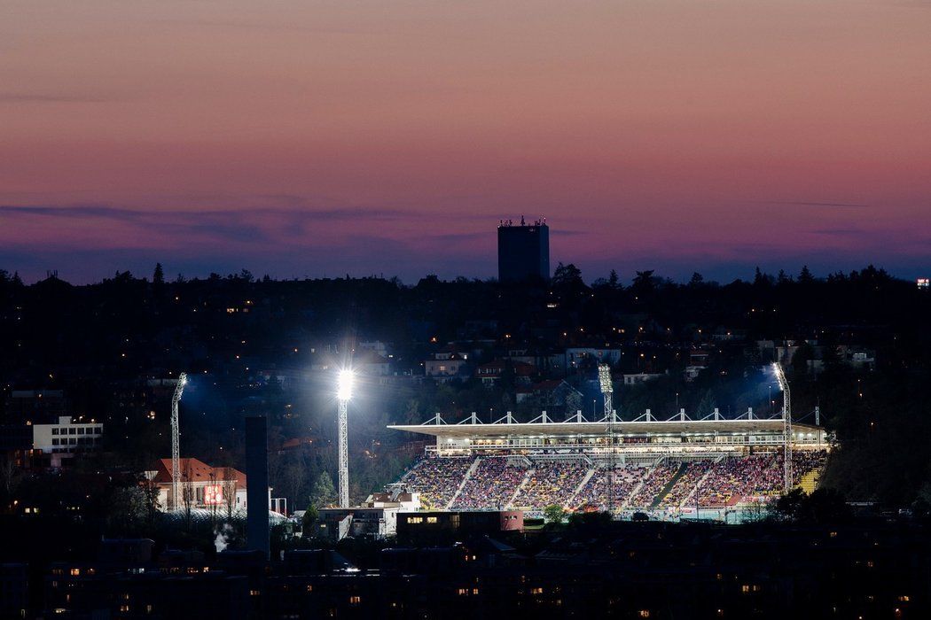 Stadion na Julisce patří mezi dominanty prahy