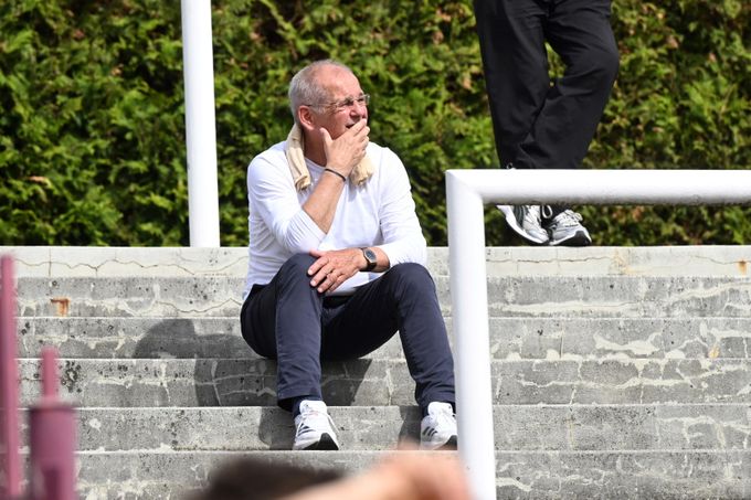 Rada o Dukle: Odchod Holoubka? Možná je pozdě, uvažuje zkušený kouč. Změn je prý moc Rada o Dukle: Odchod Holoubka? Možná je pozdě, uvažuje zkušený kouč. Změn je prý moc