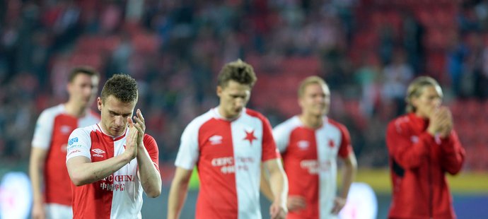 Hráči Slavie odcházeli po remíze 2:2 s Duklou ze hřiště zklamaní