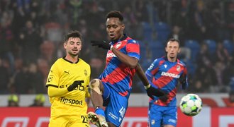 Červená Boleslav! Langhamerovy údery do obličeje Červa, v Plzni byl v akci VAR Červená Boleslav! Langhamerovy údery do obličeje Červa, v Plzni byl v akci VAR