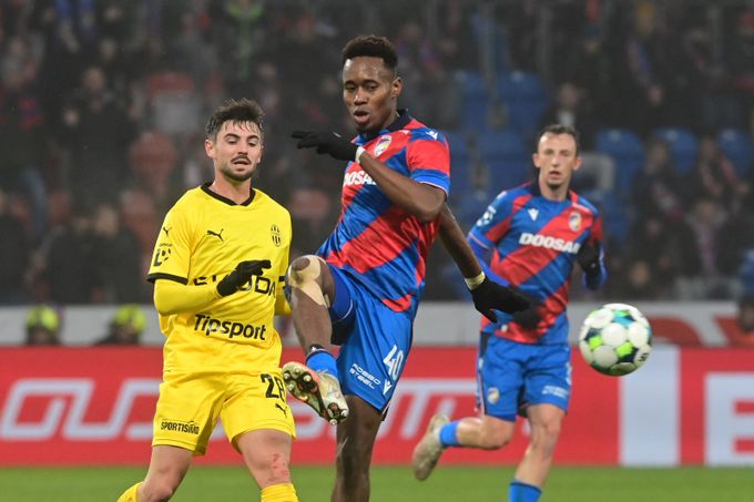 Červená Boleslav! Langhamerovy údery do obličeje Červa, v Plzni byl v akci VAR Červená Boleslav! Langhamerovy údery do obličeje Červa, v Plzni byl v akci VAR