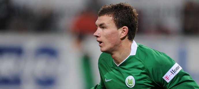 Edin Džeko slaví gól proti Wolfsburgu