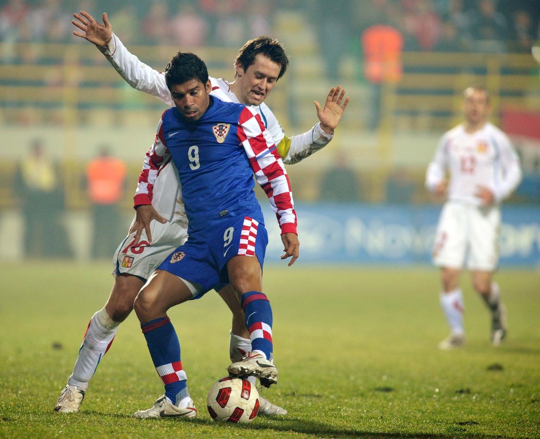 Češi spoléhají na Rosického, myslí si hvězda Chorvatů Eduardo, který s českým kapitánem hrál v Arsenalu