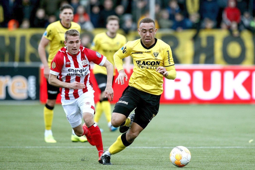 Michal Sadílek (vlevo) během utkání proti VVV Venlo