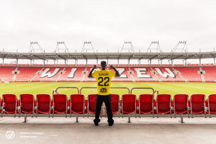 Přestup Osmana Bukariho do Widzew Lodž překonal polský (i český) rekord Přestup Osmana Bukariho do Widzew Lodž překonal polský (i český) rekord