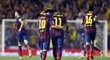 Jak z proher ven? Messi s Neymarem se utěšují po neúspěchu ve finále Španělského poháru s Realem Madrid