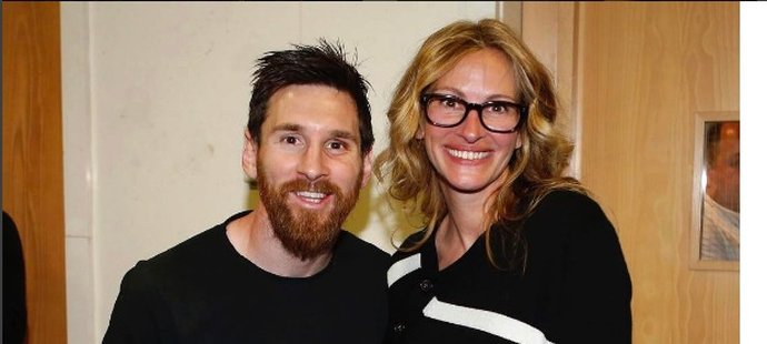 Herečka Julia Roberts a hvězda Barcelony Lionel Messi.