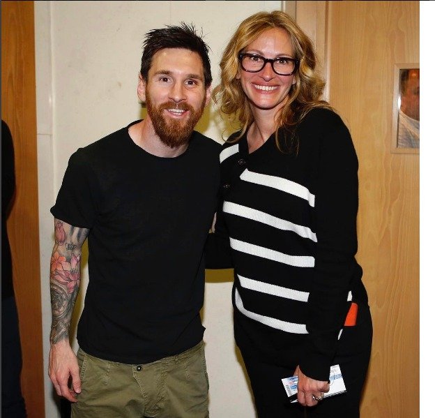 Herečka Julia Roberts a hvězda Barcelony Lionel Messi.