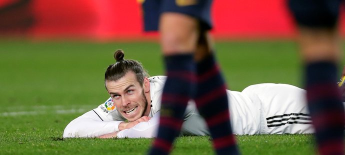 Zklamaný útočník Realu Gareth Bale po neproměněné šanci v El Clásiku