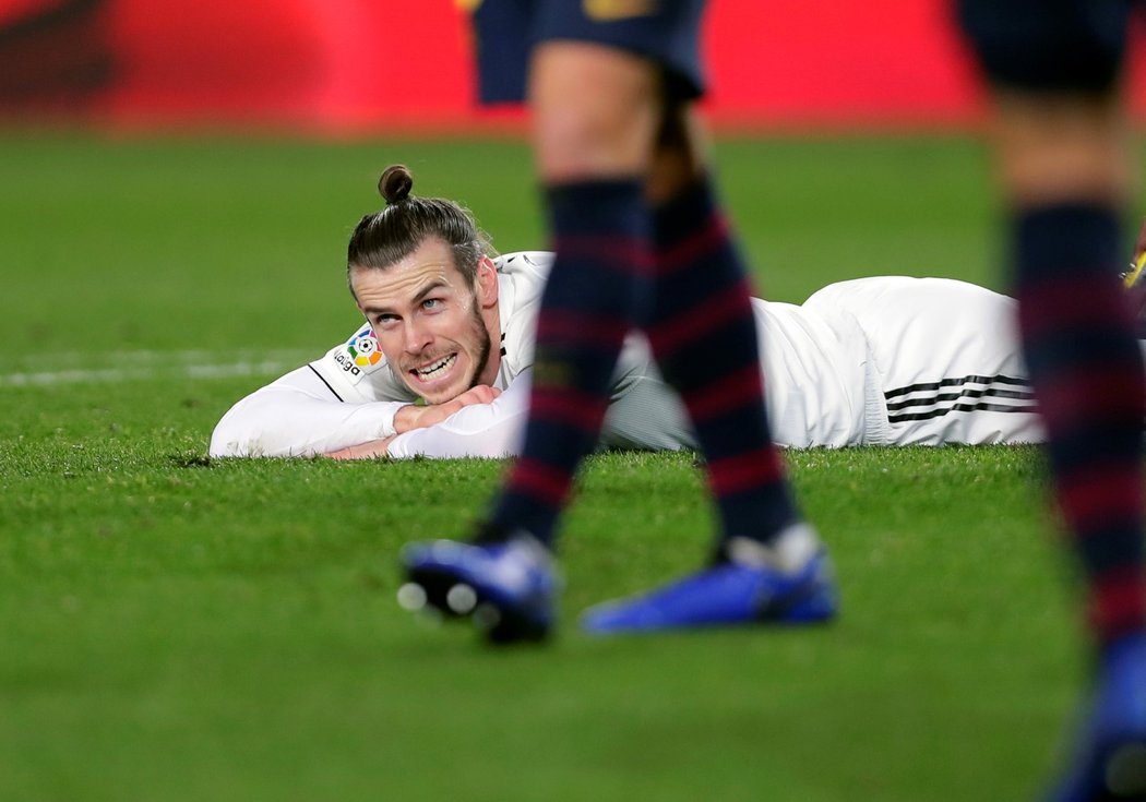 Zklamaný útočník Realu Gareth Bale po neproměněné šanci v El Clásiku