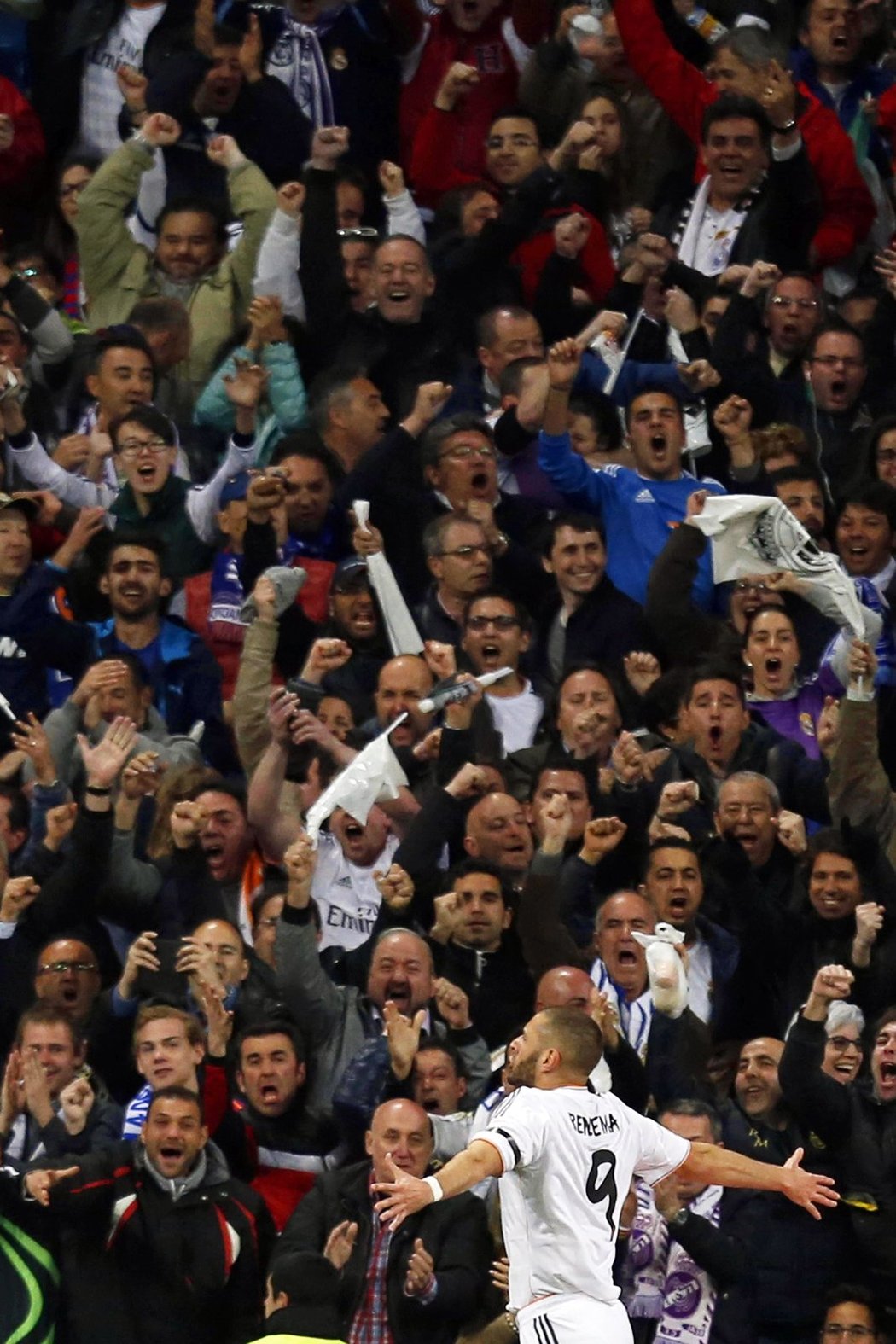 Fanoušci Realu šílí, Karim Benzema právě zajistil Realu vedení 2:1