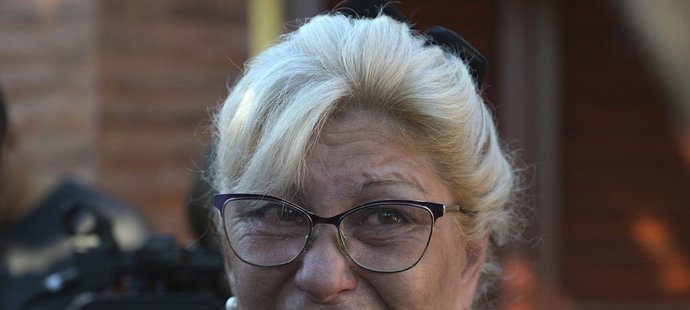 Salova teta Mirta odpovídala na pohřbu svého synovce i novinářům