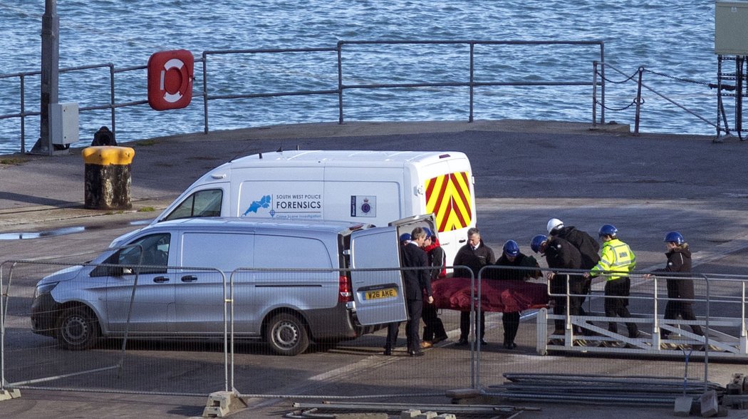 Britská policie potvrdila, že ve vraku letadla v Lamanšském průlivu bylo nalezeno tělo argentinského fotbalisty Emiliana Saly