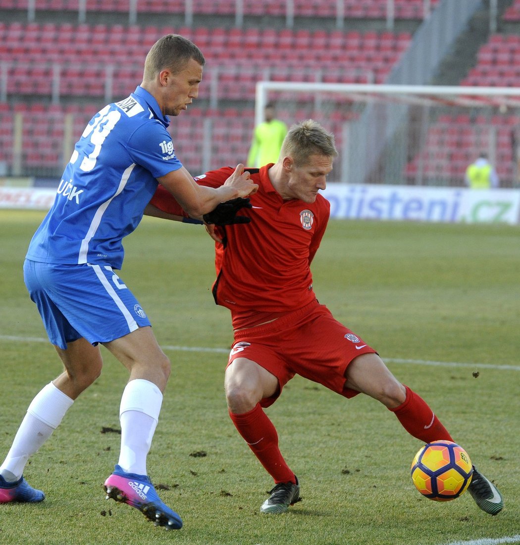 Zleva Tomáš Souček z Liberce a brněnský Michal Škoda