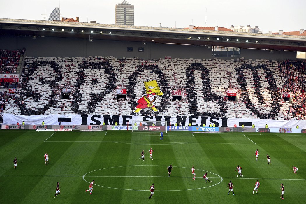 Spolu jsme silnější. Další choreo slávistické Tribuny sever při derby se Spartou.