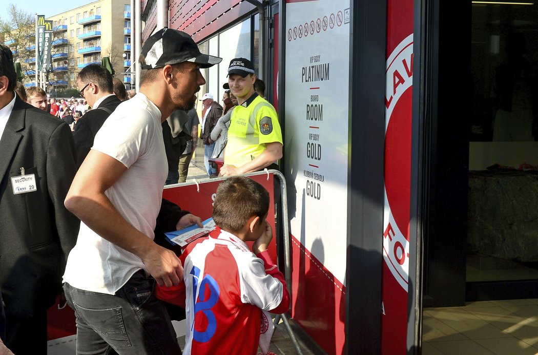 Milan Baroš se synem míří do Edenu na derby Slavia - Sparta