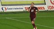 Sparťan Michal Kadlec se raduje z gólu v zápase v Karviné