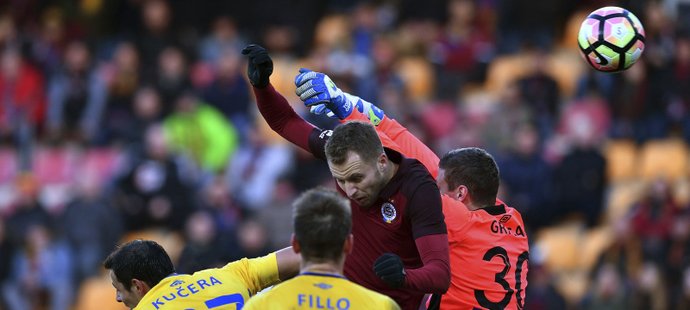 Nebezpečná situace před brankou Teplic v utkání se Spartou