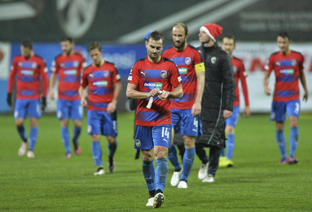 Radim Řezník v čele zklamaných fotbalistů Plzně po remíze v Mladé Boleslavi