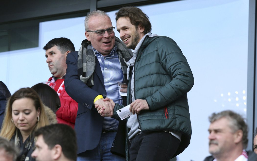 Marek Jarolím na tribuně v Edenu při zápase Slavia - Plzeň