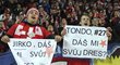 Fanoušci Slavie si chtěli vyprosit dres od svých oblíbenců