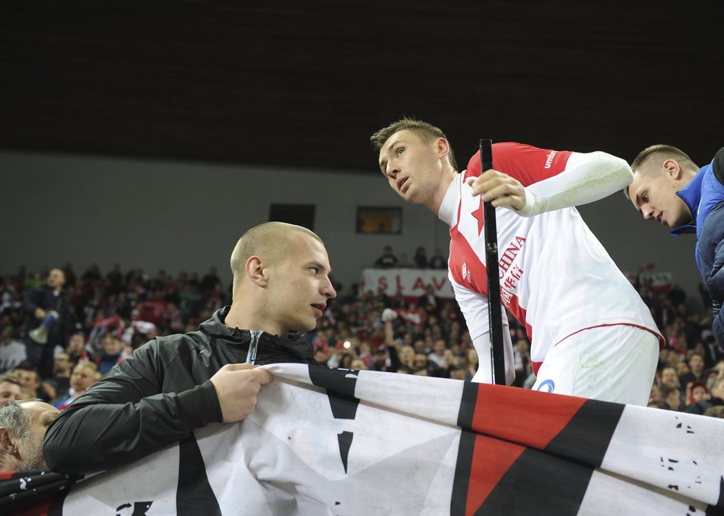 Jaromír Zmrhal ve slávistickém kotli po výhře nad Slováckem, kterou zařídil jediným gólem zápasu