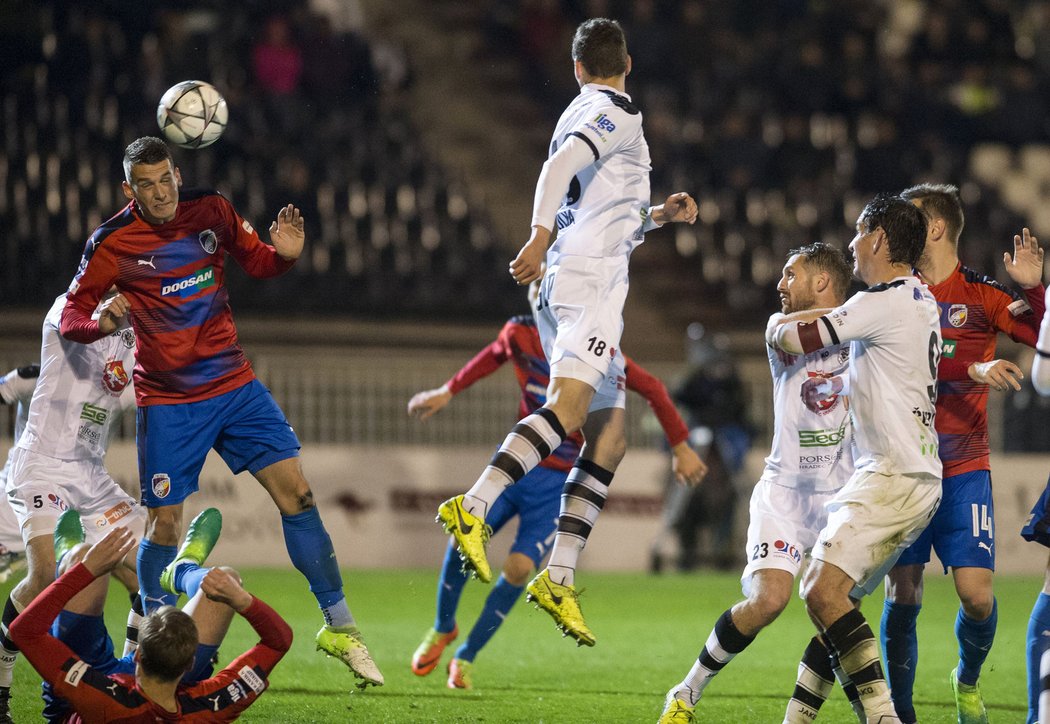 Lukáš Hejda střílí jediný gól v zápase proti &#34;Votrokům&#34;