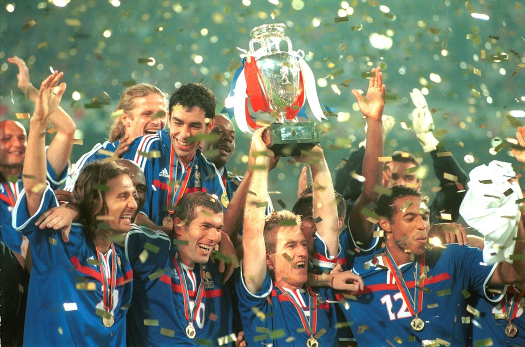 Fotbalisté Francie slaví prvenství na EURO 2000
