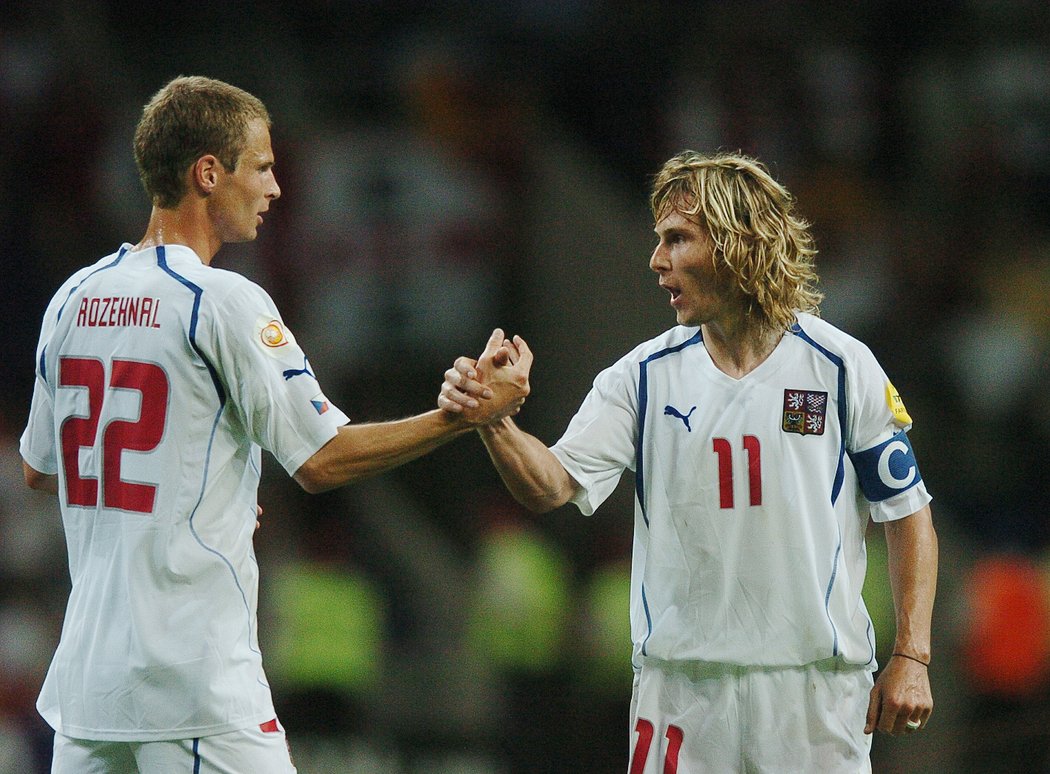 David Rozehnal a Pavel Nedvěd ve čtvrtdinále EURO 2004 proti Dánsku