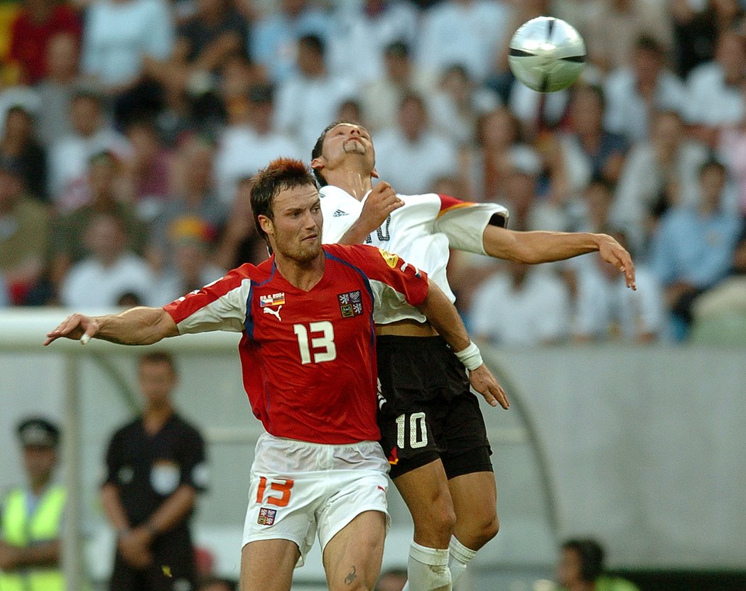 Martin Jiránek při duelu s Německem v základní skupině EURO 2004