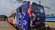 Jeden z fanoušků si vyzkoušel výhled z lokomitivy vlaku Ladislav Vízek, který veze české fanoušky na první zápas EURO proti Rusku