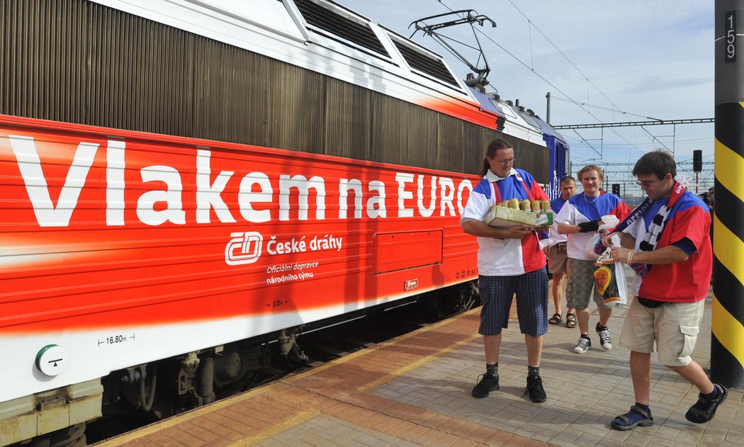 Fanoušci se chystají na odjezd do Wroclawi
