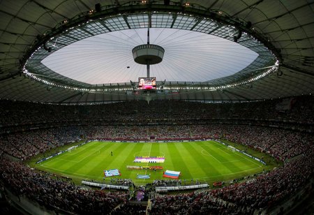 Fotbalový stadion ve Varšavě disponuje zatahovací střechou a vevnitř může být pořádné dusno