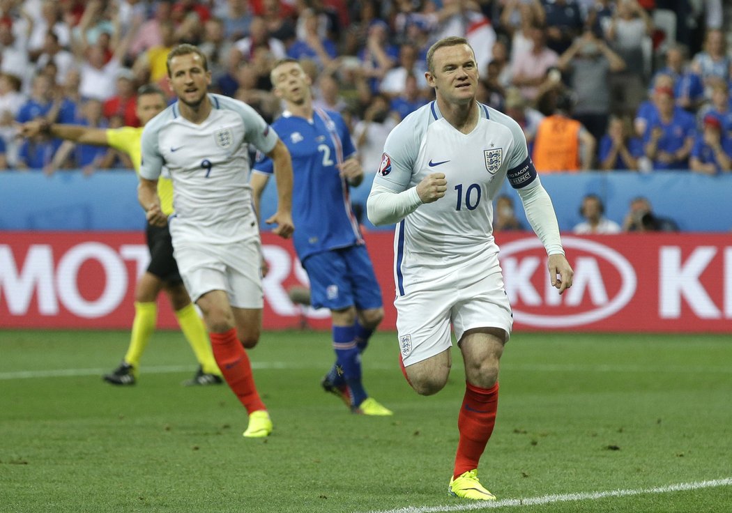 Anglii poslal do vedení z penalty kapitán Wayne Rooney