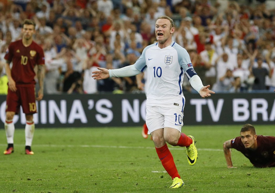 Anglické fotbalisty s kapitánem Waynem Rooneym v čele čeká náročný duel proti Islandu