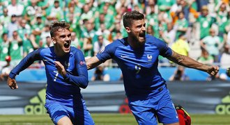 Francie - Irsko 2:1. Domácí nezlomil brzký gól, obrat řídil Griezmann