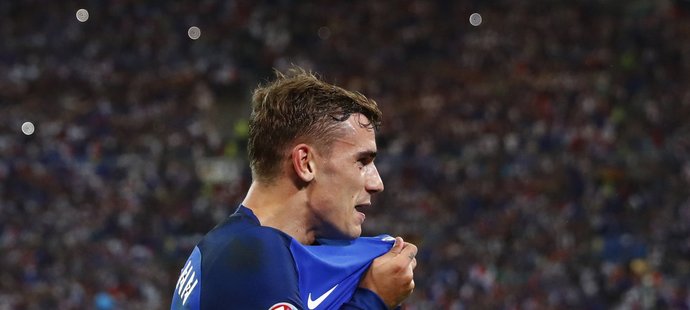 Francouzský hrdina Antoine Griezmann proměnil v semifinále EURO 2016 proti Německu penaltu a Francie vedla 1:0.